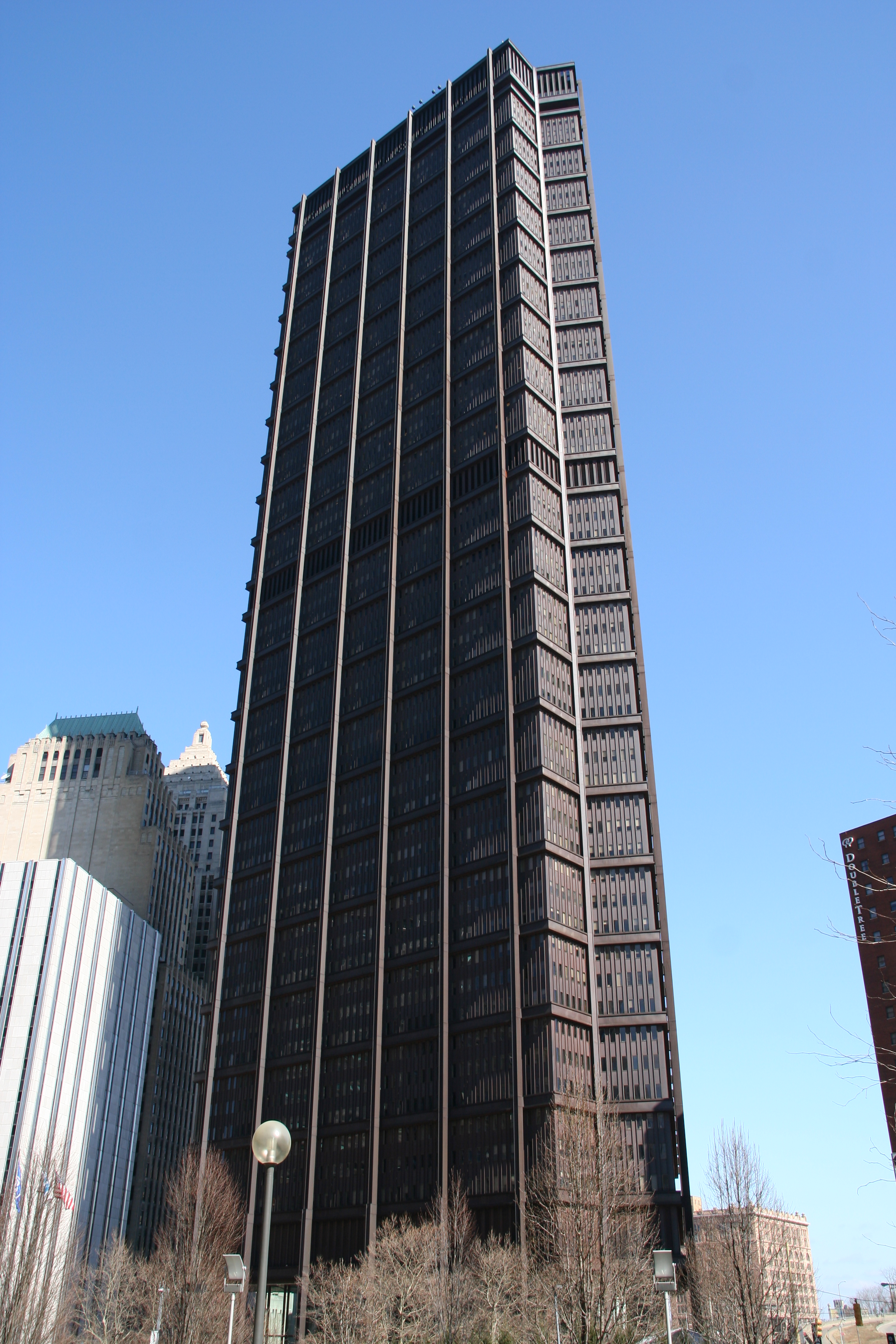 U.S. Steel Tower, tambin conocido como Steel Building acero corten- 