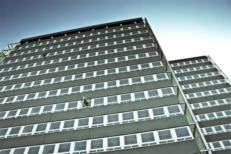 bandejas fachada rehabilitacion horizontales edificio philips madrid