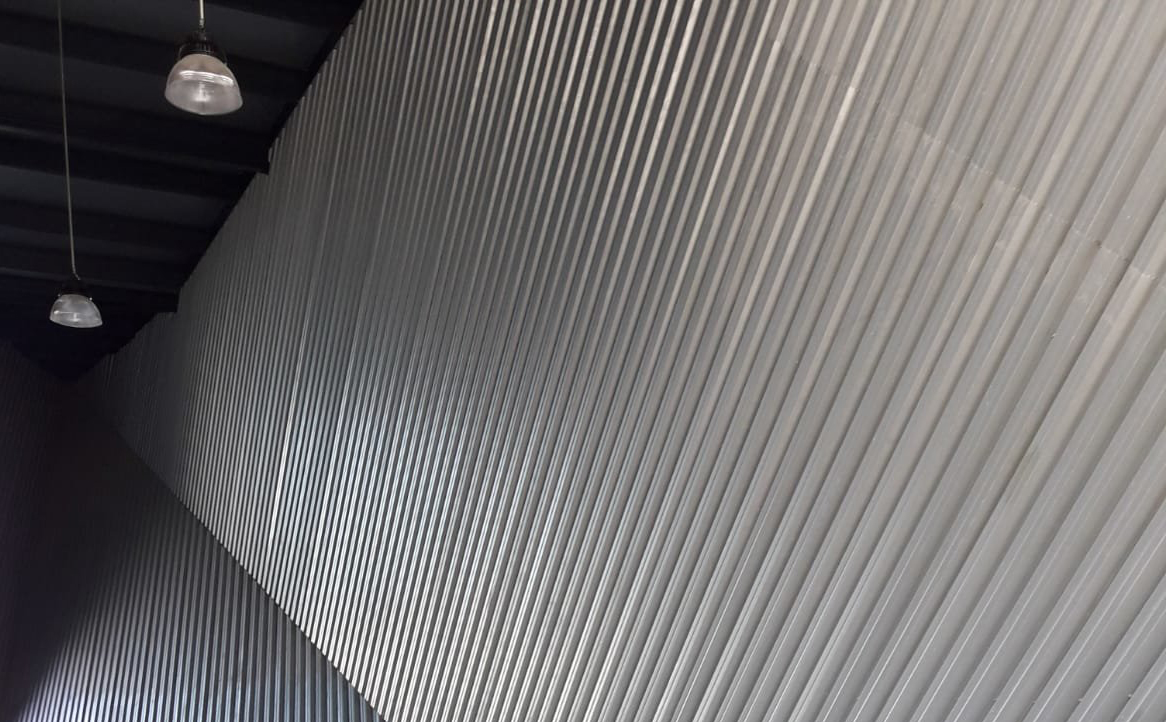 Fachada metlica INCO 70.4 acero galvanizado perfil grecado acabado industrial arquitectnico