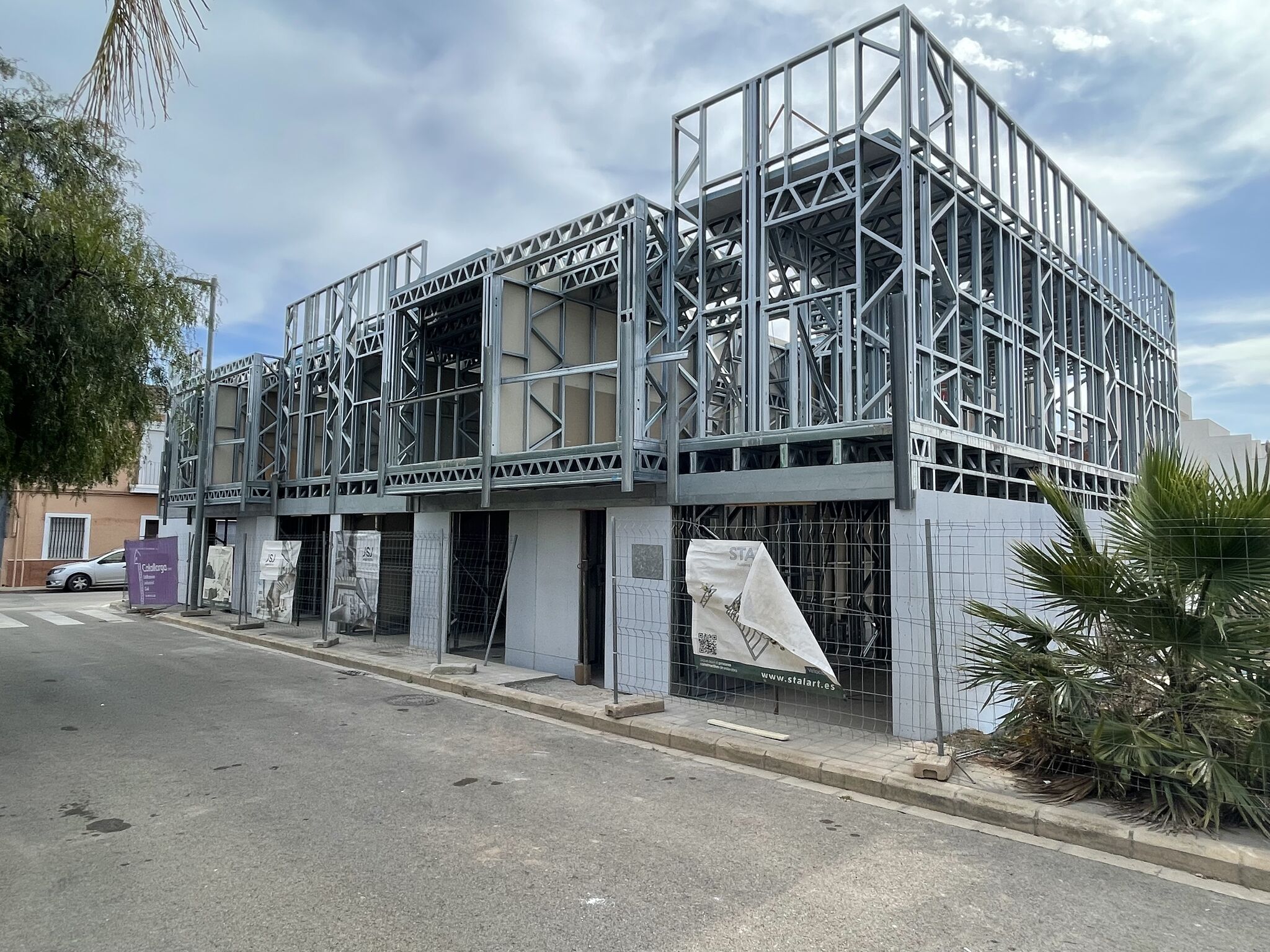 construccion tipo steel frame con perfil colaborante para viviendas en Foios, valencia. espaa con perfil INCO 70.4 by Incoperfil