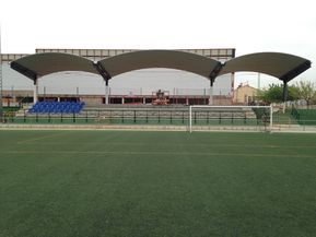 Couverture cintre autoportante comme solution pour les gradins du terrain de football d'Alginet (Valencia) - Espagne