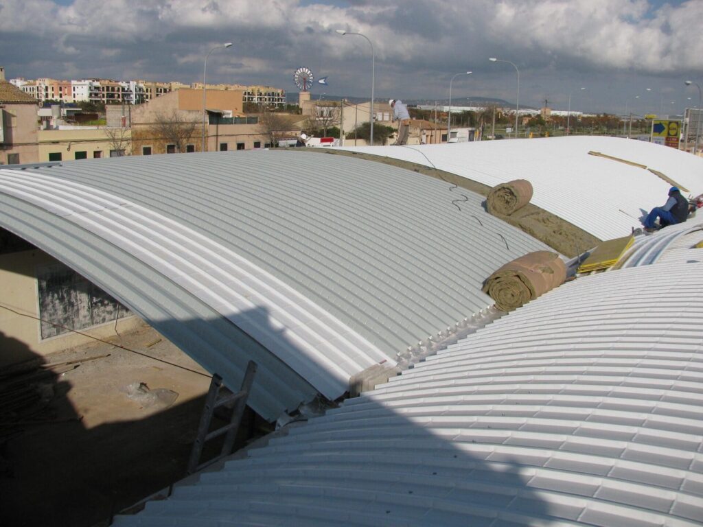 Cubierta curva autoportante para restaurante WOK en Mallorca (España)