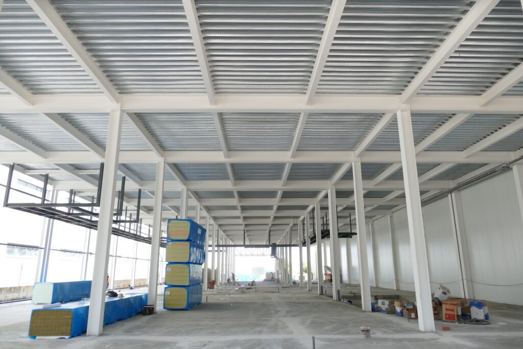 Forjado colaborante en las nuevas instalaciones de Gourmet S.A. en Paterna (Valencia)- España