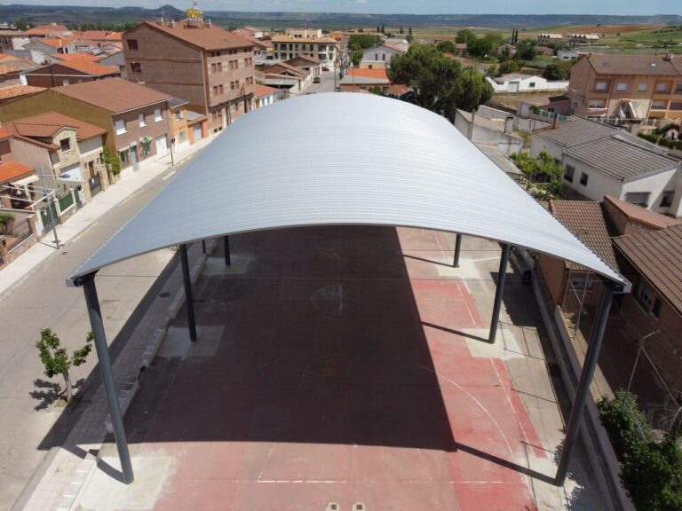 Cubierta curvada autoportante en el polideportivo de Humanes (Guadalajara) - España