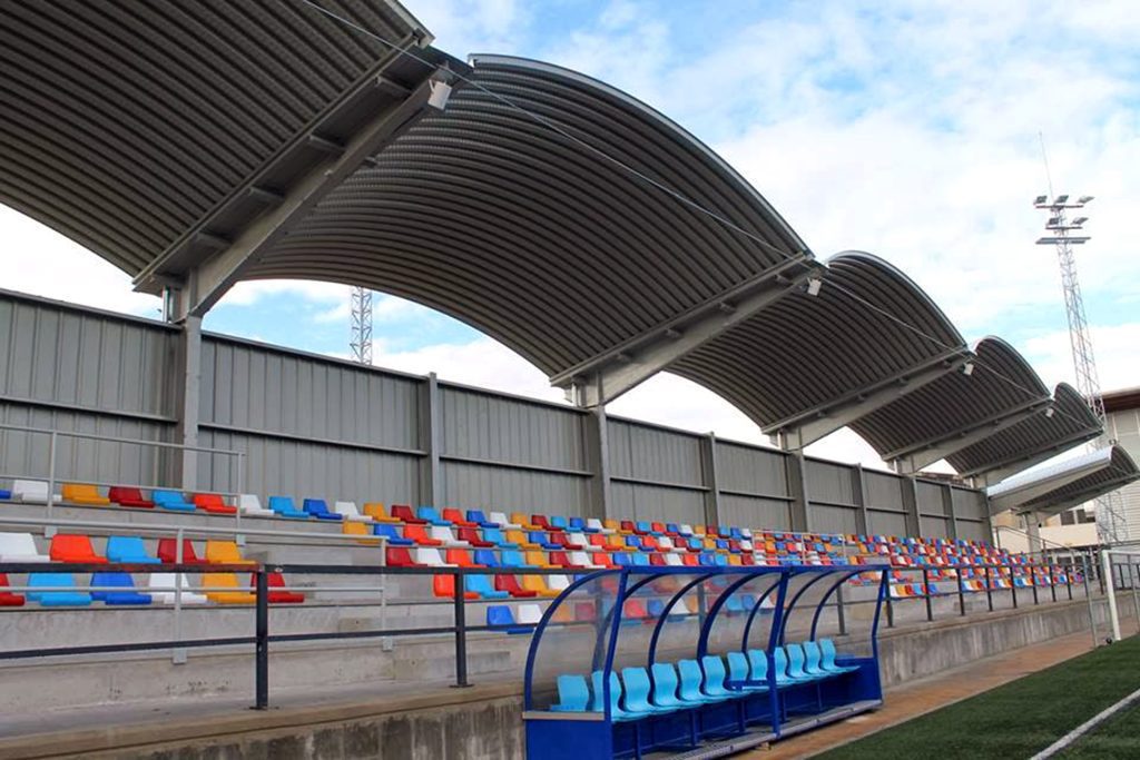 Cubierta curva autoportante como solución para las gradas del estadio de fútbol de Tarazona (Zaragoza) - España