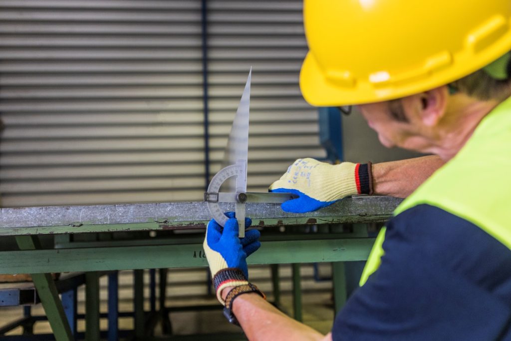 sesión INCOPERFIL. calidad. medición ángulo remate plegadora