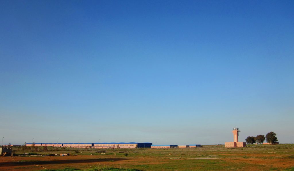 Cubierta curvada autoportante para el aeródromo de Benslimane ( Marruecos)