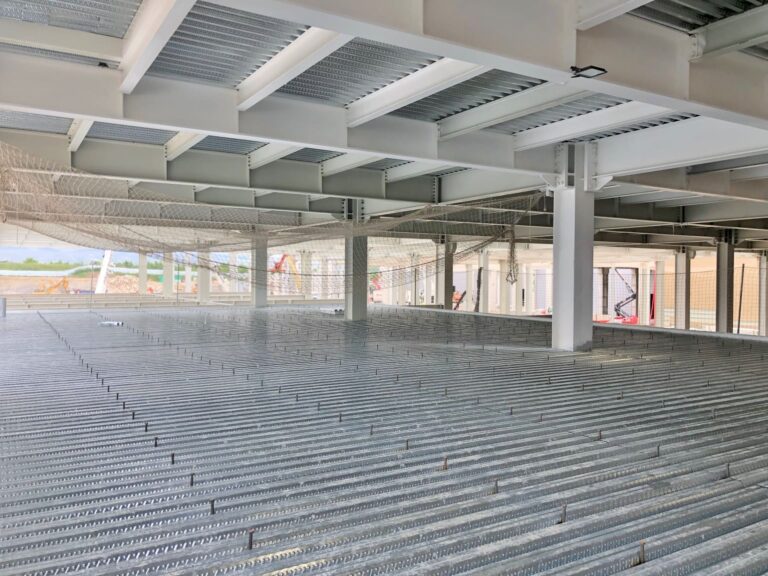 Ampliación de la factoria de Mercedes Benz con forjado colaborante INCO 70.4 en Vitoria