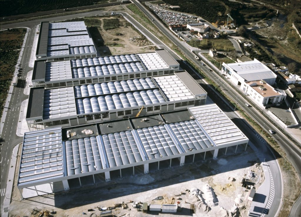 Cubierta curvada con perfil INCO 44.4 para Naves Industriales de Alquiler Gandia