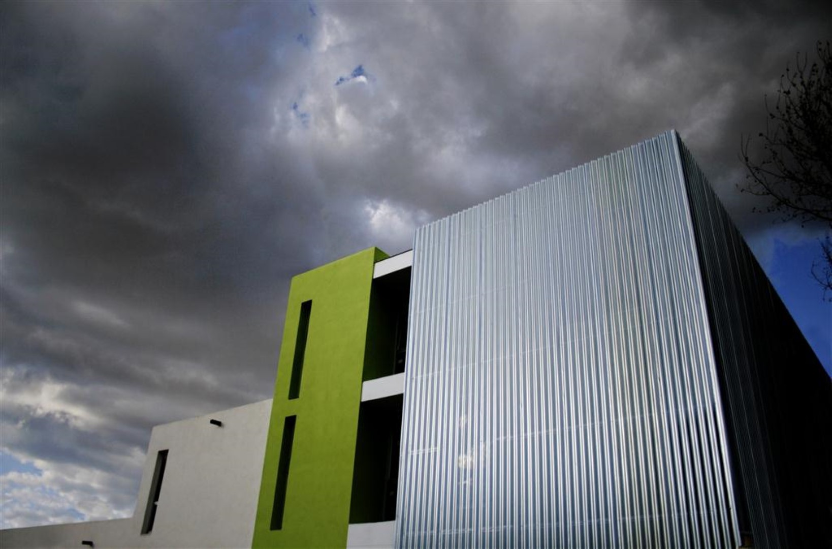 Envolvente Ventilada y Perforada para la Ludoteca de Sueca (Valencia)- España