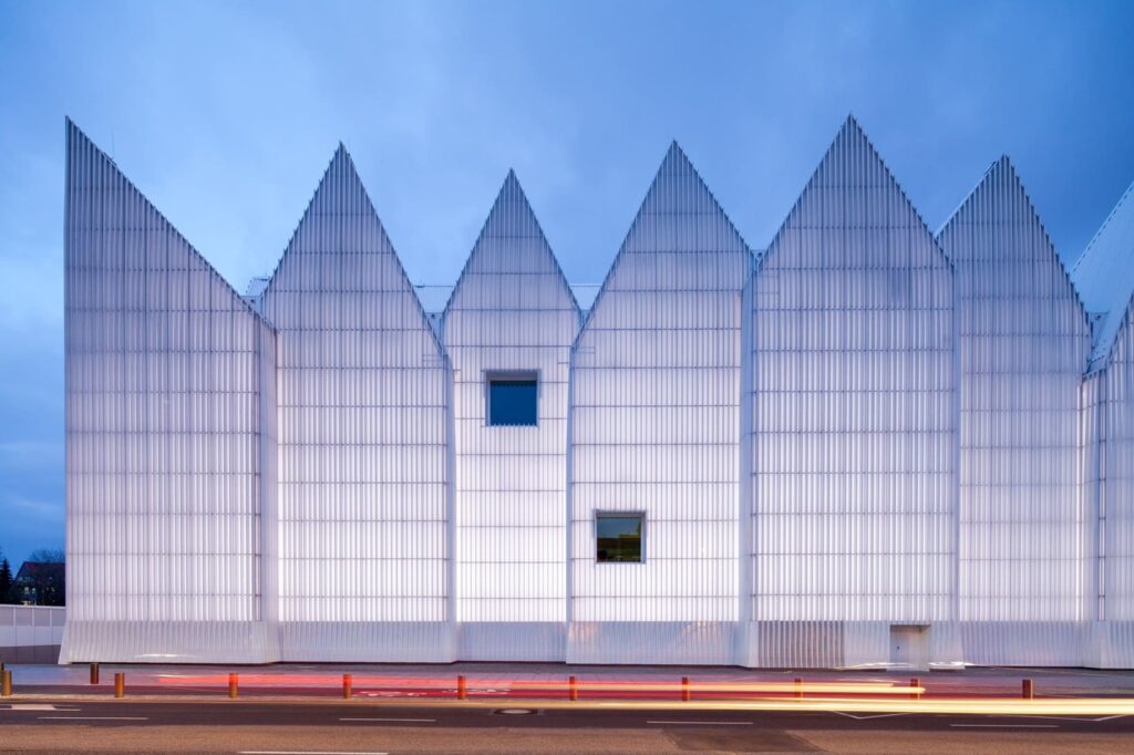 La filarmónica de Szczecin (Polonia). Sistemas multicapa de alto rendimiento acústico y térmico para cubierta.