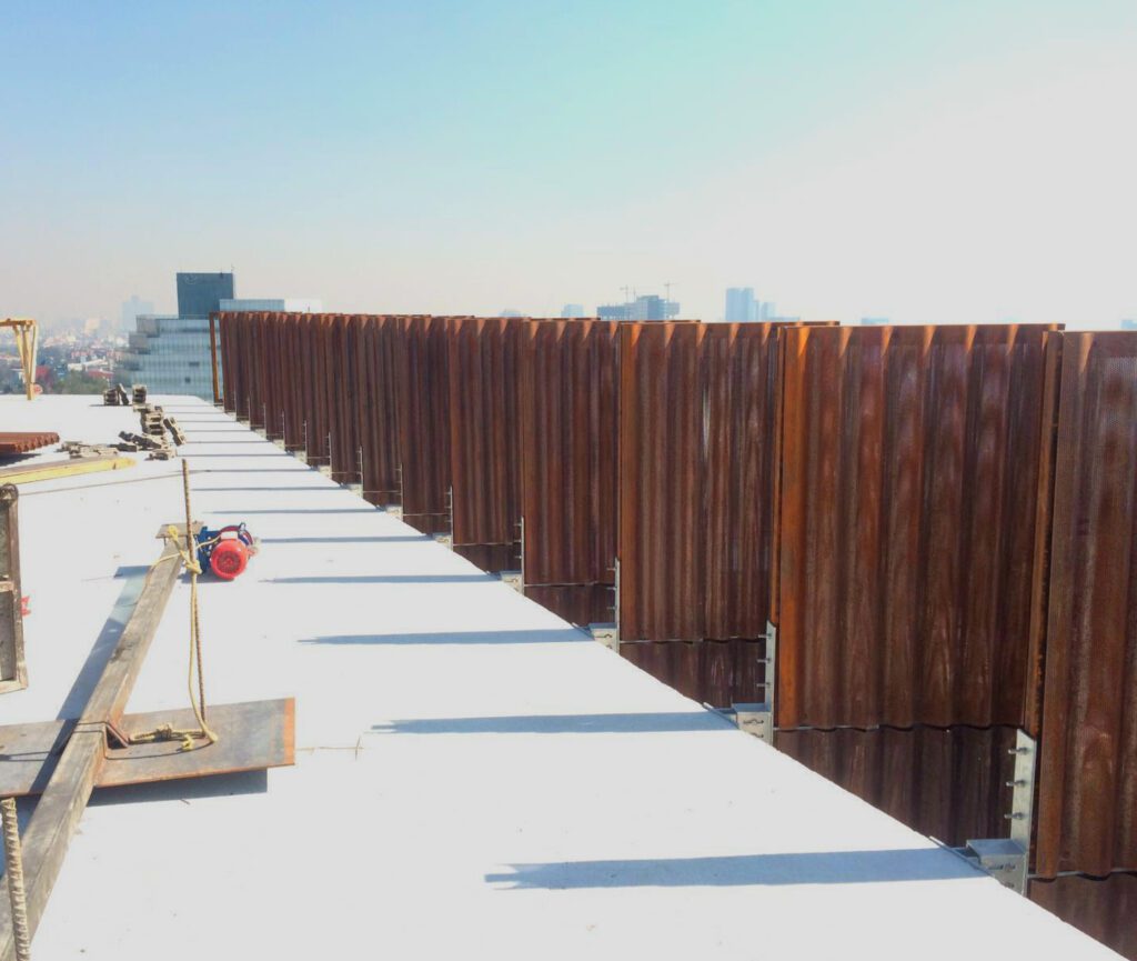 Fachada en acero corten para las Oficinas "Periférico las Flores " (Ciudad de México) - México
