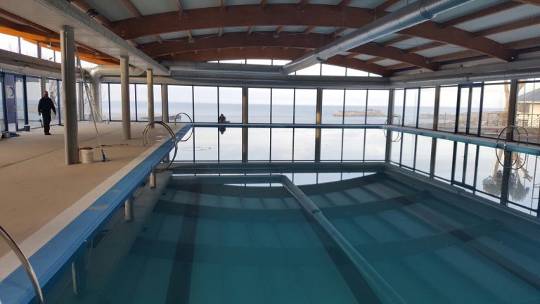 Cubierta de altas prestaciones técnicas para la piscina municipal de Suances (Cantabria) - España