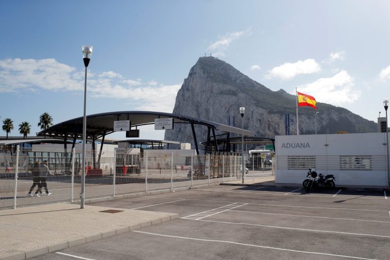 Cubierta Curvada Autoportante para la Línea de la Concepción (Cádiz)- España