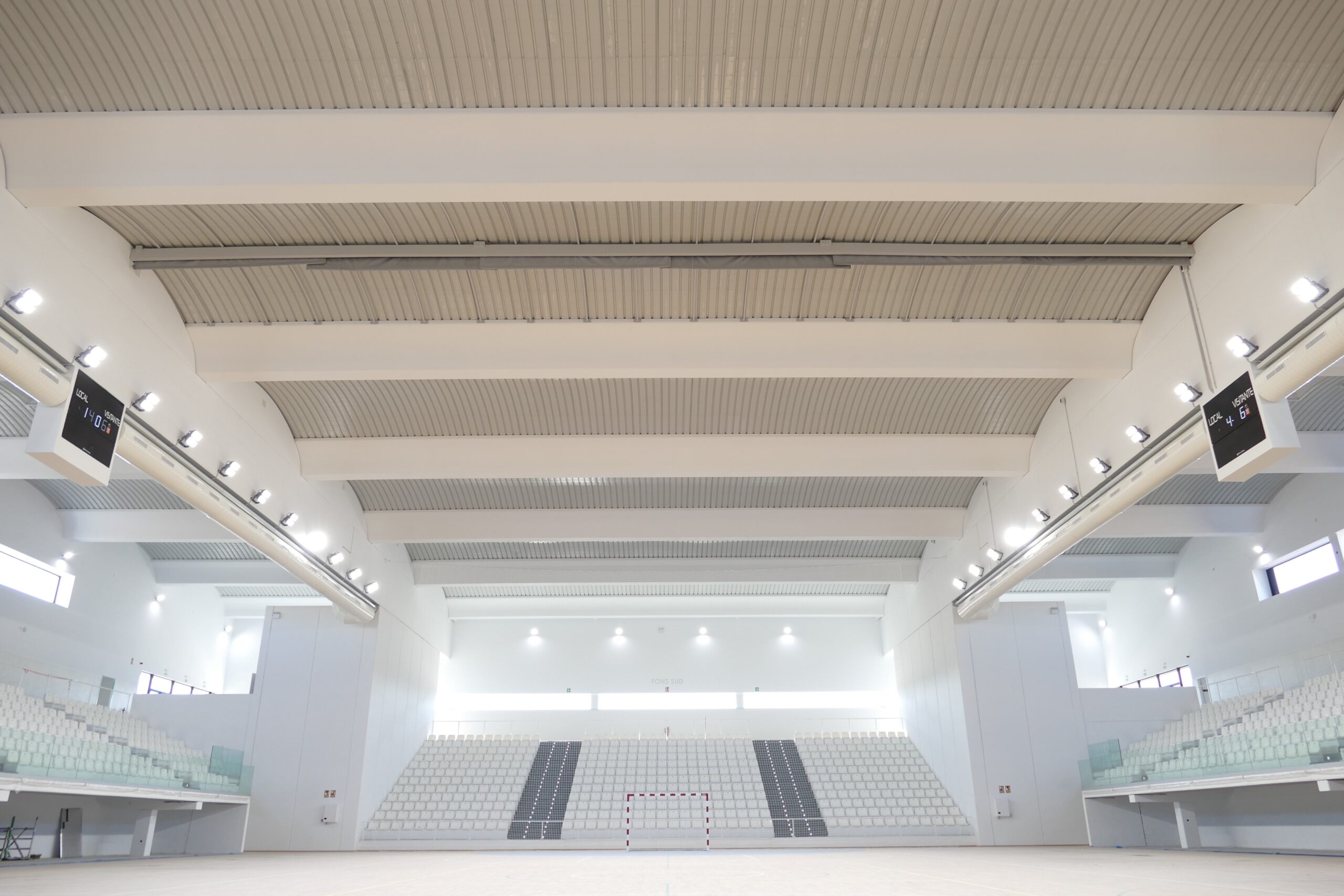 Cubierta Curvada Autoportante para el pabellón Puerto de Sagunto (Valencia) - España