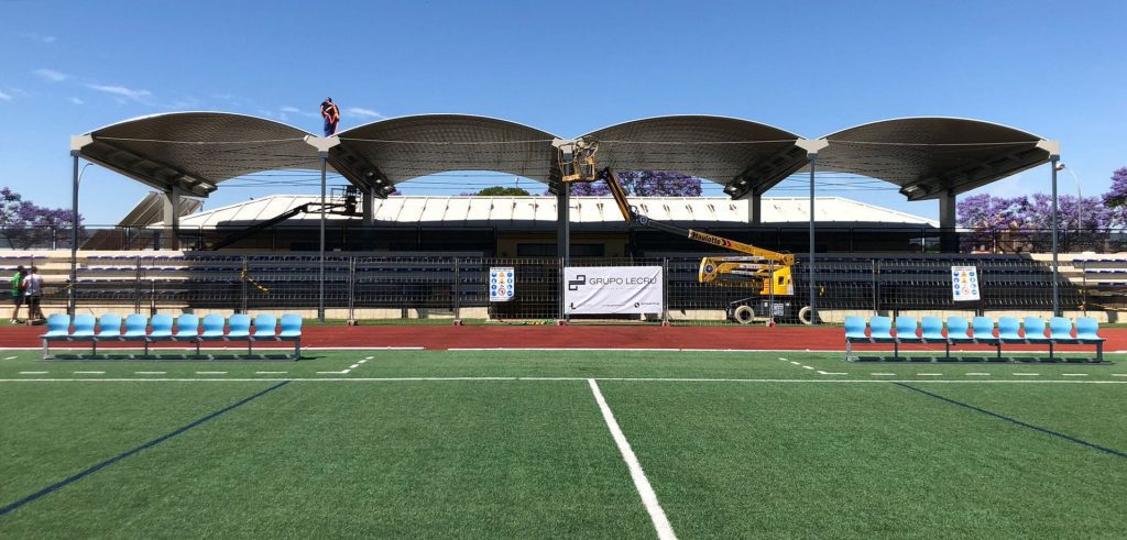 Cubierta curvada en las instalaciones deportivas "Miguelete" en Marchena (Sevilla) - España