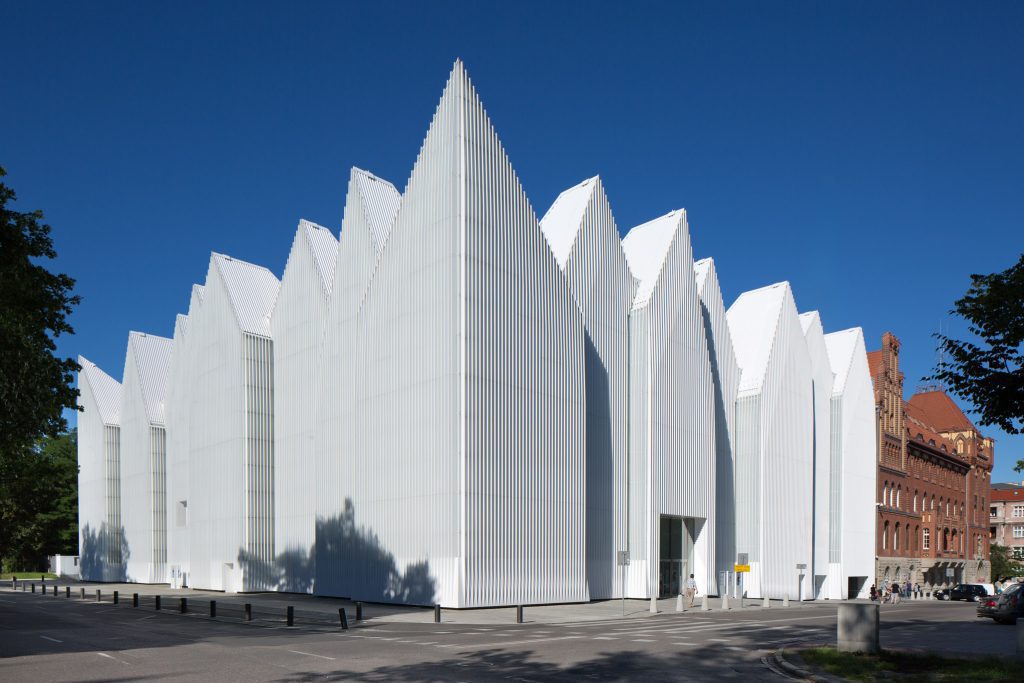 La filarmónica de Szczecin (Polonia). Sistemas multicapa de alto rendimiento acústico y térmico para cubierta.
