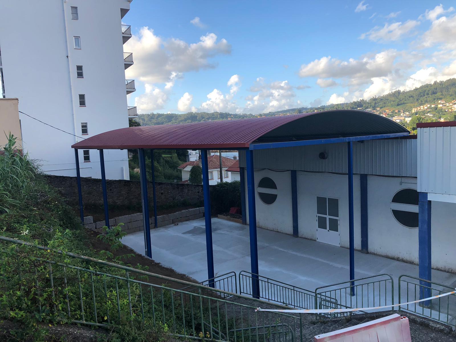 Cubierta curvada para una pista de pádel en Pontedeume (A Coruña) - España