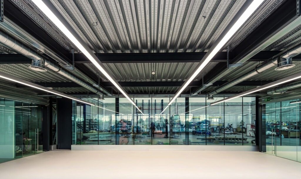 renovación en poligono los hoyales con perfil INCO 70.4 Colaborante - empresa TECELEC