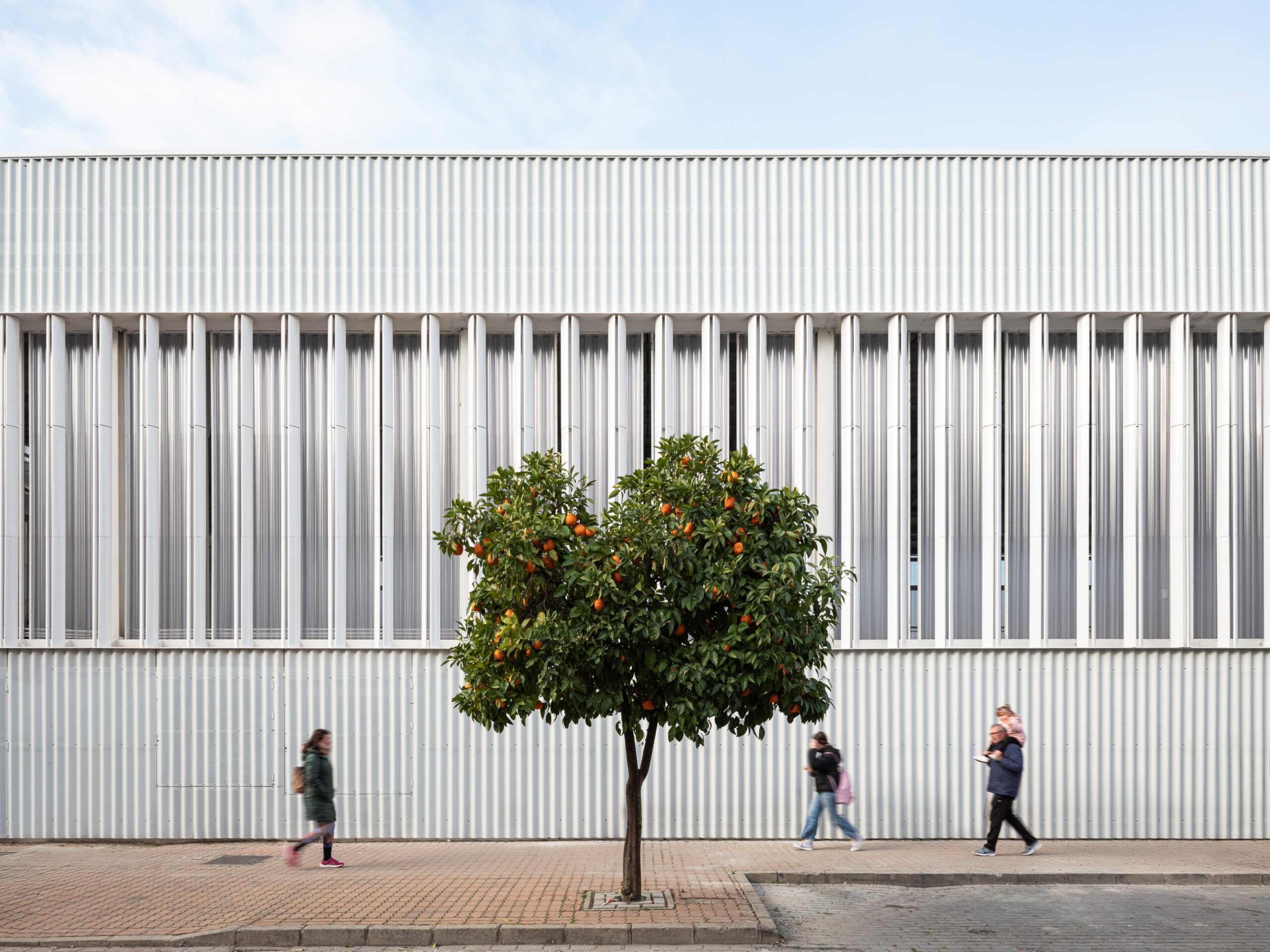 Perfil INCO 44.6 Pabellón colegio Ferrobús en Palma del Rio por EOVAstudio