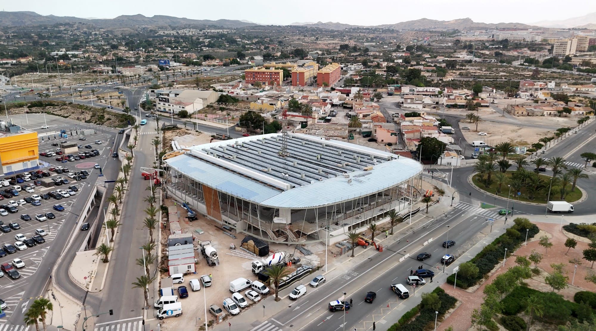 Cubierta deck compuesto con el perfil INCO 100.3 para el pabellón inclusivo de Elche, Alicante.